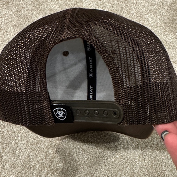 🆕 Ariat Brown Logo Cap - Picture 2 of 2